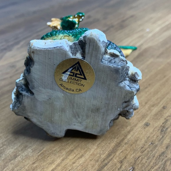 1997 WU Twin Dragon Figurine Hatching From Egg & 1998 WUI Dragon on Rock Resin - Picture 13 of 16